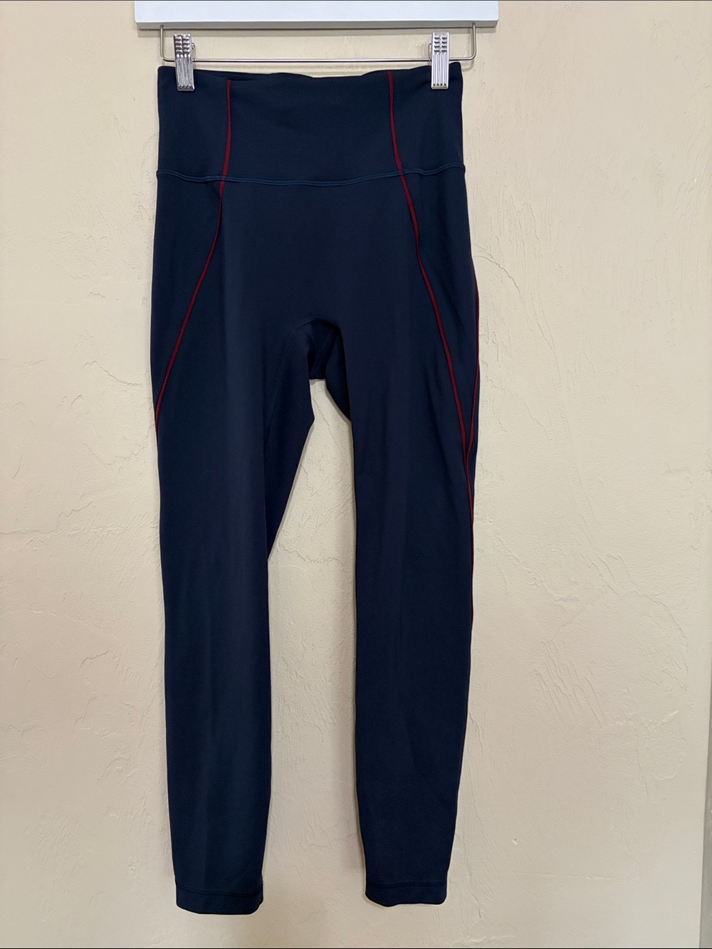 Lululemon Wunder Train No Line Piped High Rise Tight 25”. NWOT